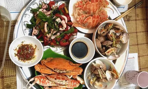 Mâm cơm ngày nào cũng hải sản: 9X tiết lộ bí quyết đi chợ 1,5 triệu/tháng