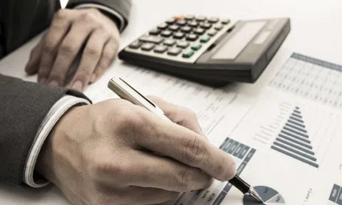 2 kiểm toán viên kiểm toán cho Địa ốc First Real (FIR) vừa bị đình chỉ