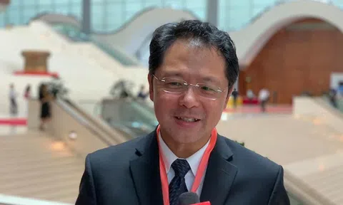 Giám đốc đầu tư VinaCapital: Nếu có 100 USD tiền tiết kiệm, bạn có thể trích một phần để đầu tư trái phiếu, cổ phiếu nhằm đa dạng hoá tài sản