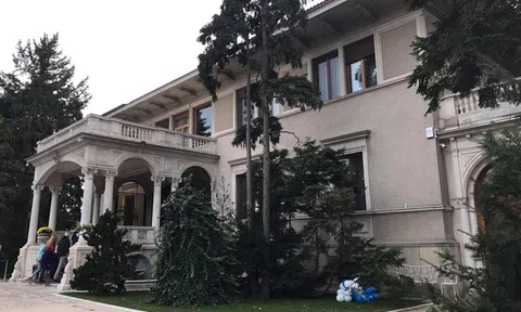 Du lịch thế giới có gì: Dinh thự nhà độc tài Ceausescu tại Cộng Hòa Romania thu hút du khách Việt