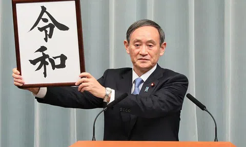 Yoshihide Suga: Từ con của người trồng dâu tây đến người có tầm ảnh hưởng tại chính trường Nhật Bản, ứng viên kế nhiệm thủ tướng Abe