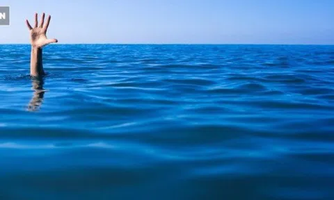 4 tuổi bị đuối nước được cứu, 9 năm sau quay về chốn cũ cậu bé gặp cảnh tượng không ngờ