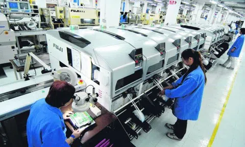 Mỹ - Trung đấu đá, kinh tế Singapore lao đao