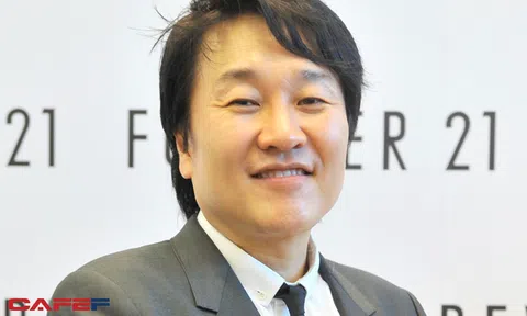 Không bằng cấp, tiếng Anh bập bẹ, trong túi chẳng có lấy một xu, điều gì đã biến người đàn ông gốc Hàn này thành tỷ phú với đế chế F21 lừng danh?