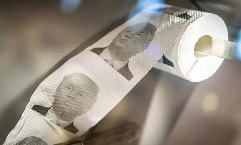 Giấy vệ sinh hình Tổng thống Trump đắt hàng ở Trung Quốc