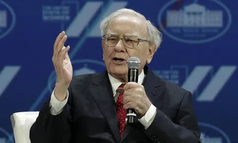 Tỷ phú Warren Buffett đầu tư 10 tỷ USD vào công ty dầu khí Occidental Petroleum