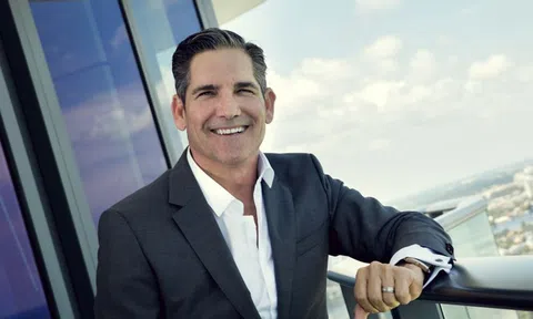 Triệu phú tự thân 61 tuổi nhắn nhủ người trẻ: Điều tôi hối tiếc nhất năm 20 tuổi là đã suốt ngày bia rượu, đi du lịch, ngủ nướng và luôn hài lòng với công việc của mình