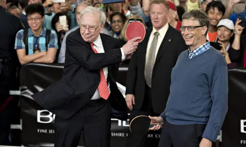 Mãi mãi là bao lâu? Nhìn tình bạn của Buffett và Gates là biết: Nói chuyện liên tục 11 tiếng, chơi thân với nhau gần 30 năm!
