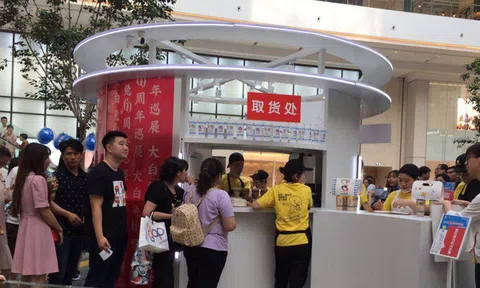 Chiến tranh thương mại căng thẳng, dân Trung Quốc thể hiện tinh thần dân tộc qua… trà sữa: Xếp hàng 5 tiếng, sẵn sàng chi gần 2 triệu đồng/cốc ủng hộ thương hiệu nội địa
