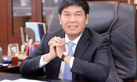 Kinh doanh khó khăn, cổ phiếu Hòa Phát liên tục giảm sâu, vợ chồng ông Trần Đình Long muốn chi 144 tỷ đồng mua vào để tăng tỷ lệ sở hữu