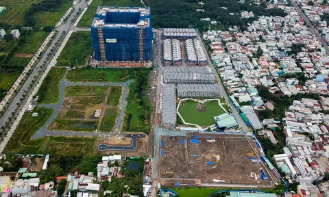 Cận cảnh 110 biệt thự đang xây bị 'tuýt còi' giữa Sài Gòn