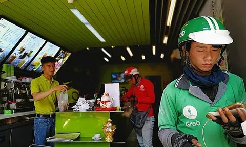 Tài xế giao đồ ăn bị dọa từ chối đơn hàng - sự thật cần nhìn từ hai phía