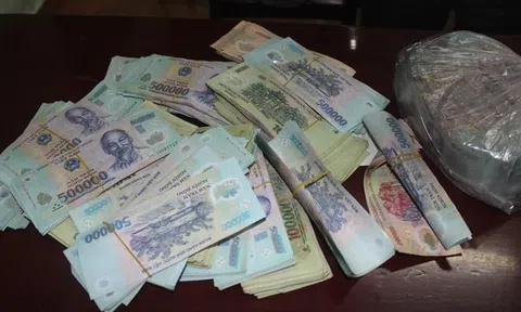 Tìm chủ nhân của 11 tỷ đồng bị bỏ rơi trong bịch nylon ở biên giới Campuchia