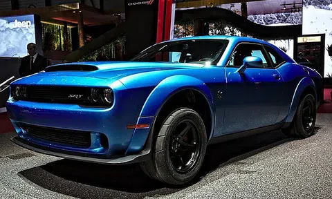 Cặp vợ chồng đa cấp lừa tỷ phú Warren Buffett dùng tiền mua hơn 90 xe sang