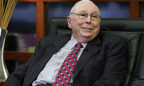 Người đàn ông 95 tuổi này là đối tác vàng của Warren Buffett, đã nắm quyền trong 40 năm, giúp giá cổ phiếu của Berkshire tăng 5.000 lần