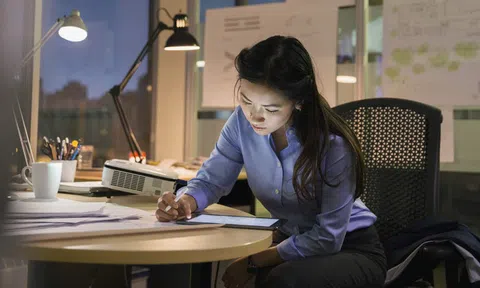 Lột xác từ “cú đêm” thành “chim sớm” không còn bất khả thi: Khoa học đã tìm ra 11 cách thay đổi nhịp sinh học cực an toàn, ai muốn dậy sớm nên thử!