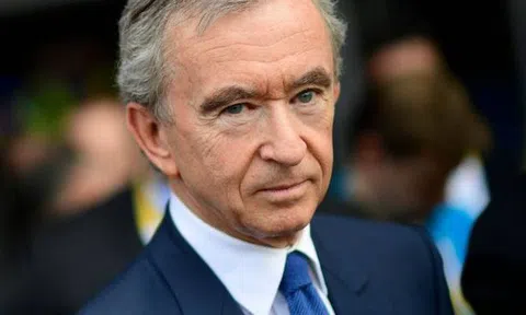 Vị tỷ phú biệt danh "con sói trong chiếc áo khoác cashmere" giàu có đến thế nào?