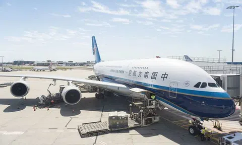 Đỗ máy bay 'đè vạch', phi công bị phạt 7,5 triệu