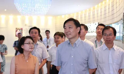 Nữ giáo viên dạy Hóa trở thành tỷ phú sở hữu gần 8 tỷ USD