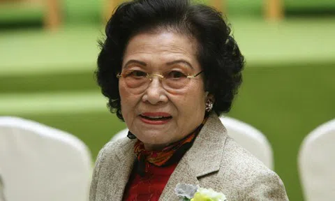 Mất chồng con, nữ tỷ phú 90 tuổi vẫn xưng bá thương trường Hong Kong