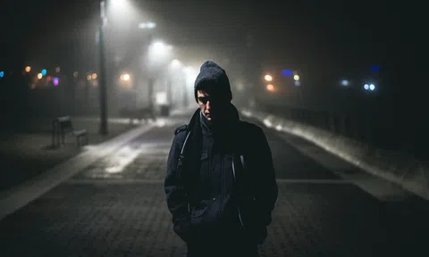 Kẻ phản diện nội tâm: Thứ khiến bạn mãi nghèo, thụt lùi và bế tắc so với những người khác