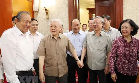 Hình ảnh Tổng Bí thư, Chủ tịch nước chủ trì họp Bộ Chính trị