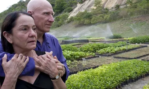 Từ vụ cháy rừng ở Hà Tĩnh, thay vì ngồi than khóc qua bàn phím, hãy học theo cặp đôi này: Trồng 2 triệu cây xanh để hồi sinh rừng, hàng trăm loài động vật lũ lượt kéo về sinh sống