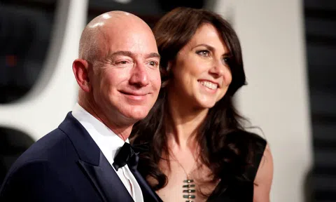 Hậu ly hôn, tỉ phú Jeff Bezos sắp chuyển 38 tỉ USD cho vợ cũ