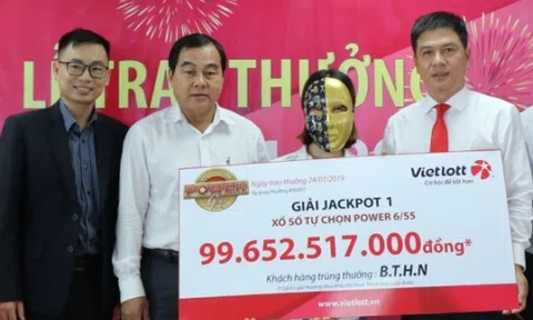 Thợ làm tóc ở Bến Tre trúng độc đắc 100 tỷ đồng