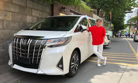 Mr. Đàm tậu xe MPV hạng sang Toyota Alphard bạc tỷ