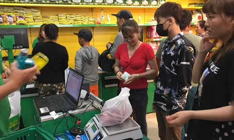 Nửa thị trấn ở Long An đi chợ Bách Hóa Xanh mỗi ngày