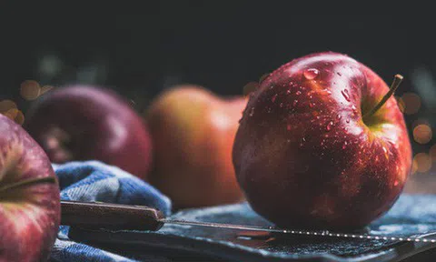 Từ hành trình chinh phục cây táo của năm chú sâu, ngẫm về con đường thành công của đời người: Giàu hay nghèo, thành công hay thất bại đều từ đây mà ra!