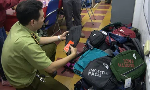 "Hàng hiệu giá 50.000 đồng" được bày bán nhan nhản tại chợ An Đông