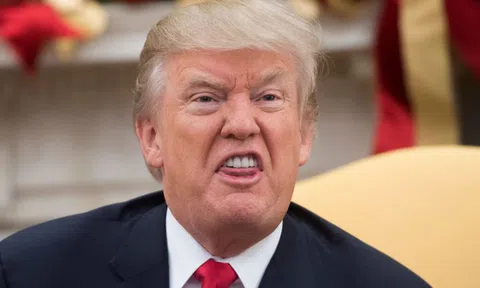 Donald Trump: "Hãy bỏ phiếu cho tôi nếu không muốn phố Wall sụp đổ"