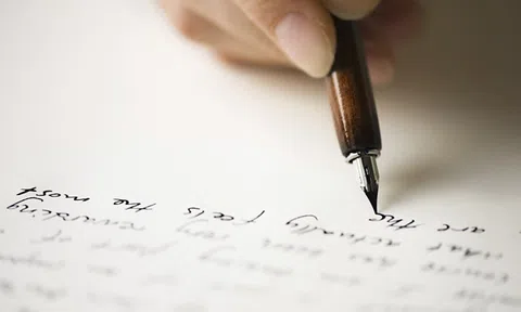 Thư mẹ gửi con trai: TRI THỨC có thể thông qua học tập mà có, NĂNG LỰC thông qua thực tiễn mà tăng trưởng, còn THÁI ĐỘ phải do thói quen tu dưỡng mà thành