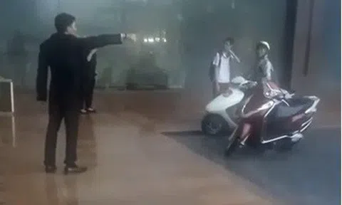 Văn hóa công ty nhìn từ cái chỉ tay đuổi khách dưới cơn dông ở Grand Plaza đến những bộ bàn ghế Aeon Mall mời khách ngồi tránh nóng