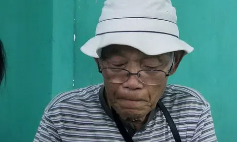 Cụ ông người Nhật bị "chém" 2,9 triệu đồng cho 5 phút ngồi xích lô dạo Sài Gòn mà vẫn liên tục xin lỗi khiến bao người hổ thẹn với lắm bài học