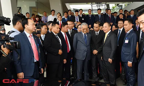 Phút tiếc nuối với tốc độ "chỉ được 100 km/h" của Thủ tướng Malaysia và câu chuyện thương hiệu xe hơi của hai quốc gia Đông Nam Á