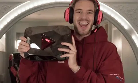 Youtuber duy nhất trên thế giới có trang cá nhân đạt “cảnh giới” nút kim cương đỏ