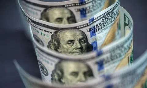 Cả thế giới cắt giảm lãi suất, các ngân hàng "méo mặt"