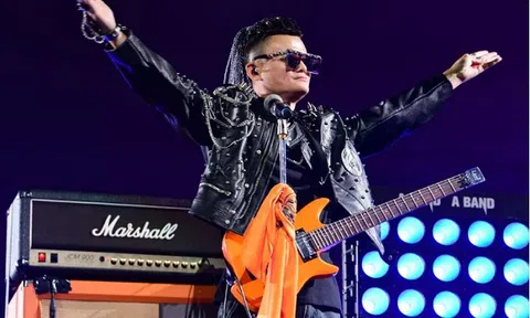 Jack Ma hát rock và khóc trong ngày từ chức chủ tịch Alibaba