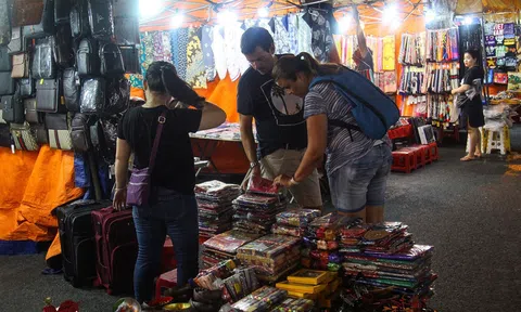 50 triệu/tháng thuê sạp, tiểu thương chợ đêm Bến Thành kiếm lời ra sao