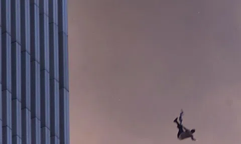 11 hình ảnh gây sốc về vụ khủng bố 11/9 - 18 năm vẫn chưa hết kinh hoàng