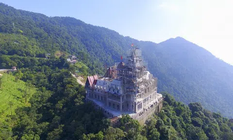 “Nóng 1000°C” – Tận mắt chiêm ngưỡng “Lâu đài Tam Đảo” nguy nga trị giá nghìn tỷ