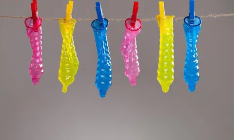 Từ số phận của chiếc bao cao su đến cuộc chiến trên giá những cửa hàng tiện lợi tại Việt Nam