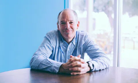 Từ nhân viên môi giới bất động sản thất bại đến nhà sáng lập Netflix, CEO này đã làm theo 8 lời khuyên của cha để tạo nên đế chế phim trực tuyến