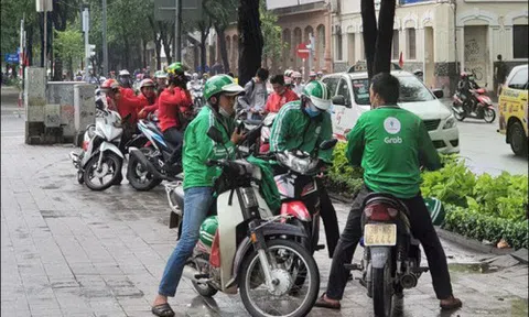 Chạy 'hết ga, hết số', xe ôm Grab, Go-Việt kiếm khủng