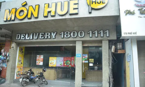 Sau Sài Gòn, hàng loạt cửa hàng món Huế ở Hà Nội đóng cửa không rõ lý do, công nhân bắt đầu tháo dỡ biển hiệu
