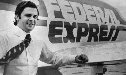 Bạn có biết: FedEx từng suýt phá sản, may mà nhà sáng lập cầm hết tiền quỹ đi đánh bạc để cứu công ty và thành công