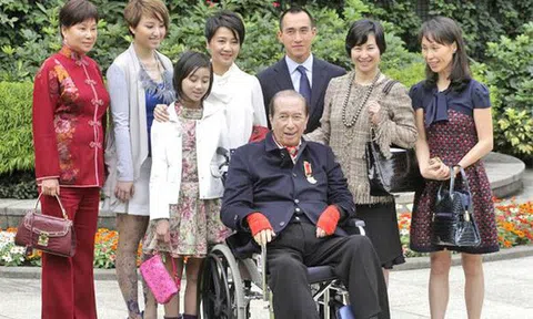 Drama gia tộc casino lớn nhất thế giới: Tỷ phú 97 tuổi là ‘nạn nhân’ của 4 bà vợ, 17 người con, sóng gió tranh ngôi báu 6 tỷ USD triền miên, không yên ngày nào!